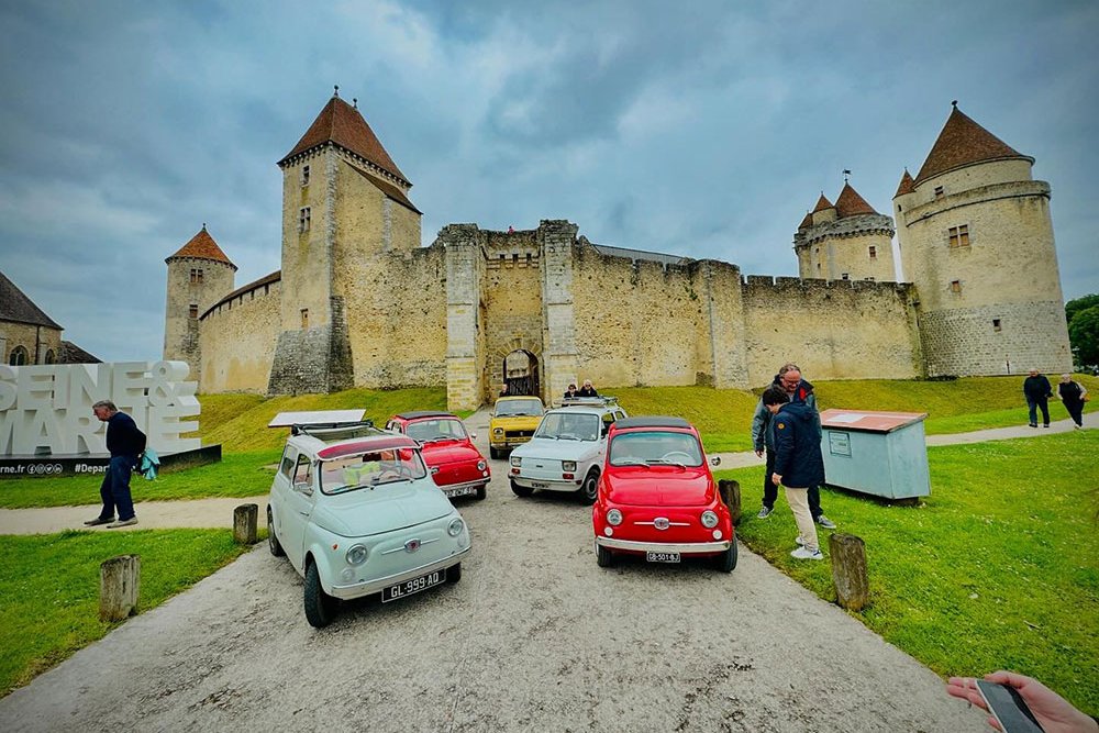 <strong>Blandy-les-Tours</strong><small>© FIAT 500 et dérivés CLUB DE FRANCE</small>